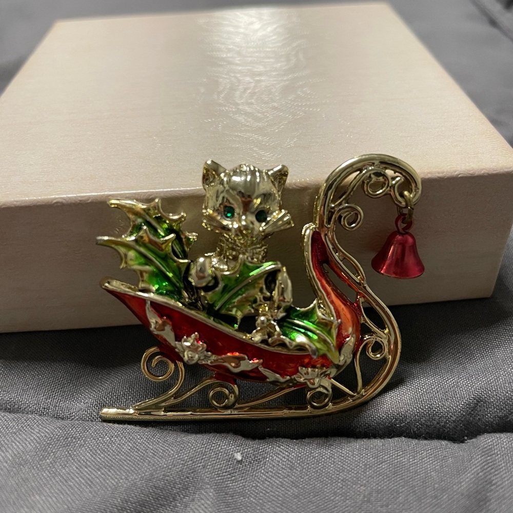 1980s Christmas Cat Sleigh Brooch Vintage Holiday Pin Red Green Enamel Gold Tone